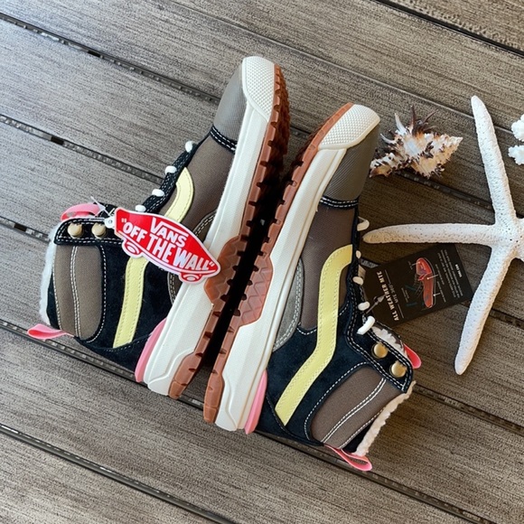 🌴🔆VANS- ALL WEATHER HIKING BOOTS🔆🌴 - Picture 9 of 13